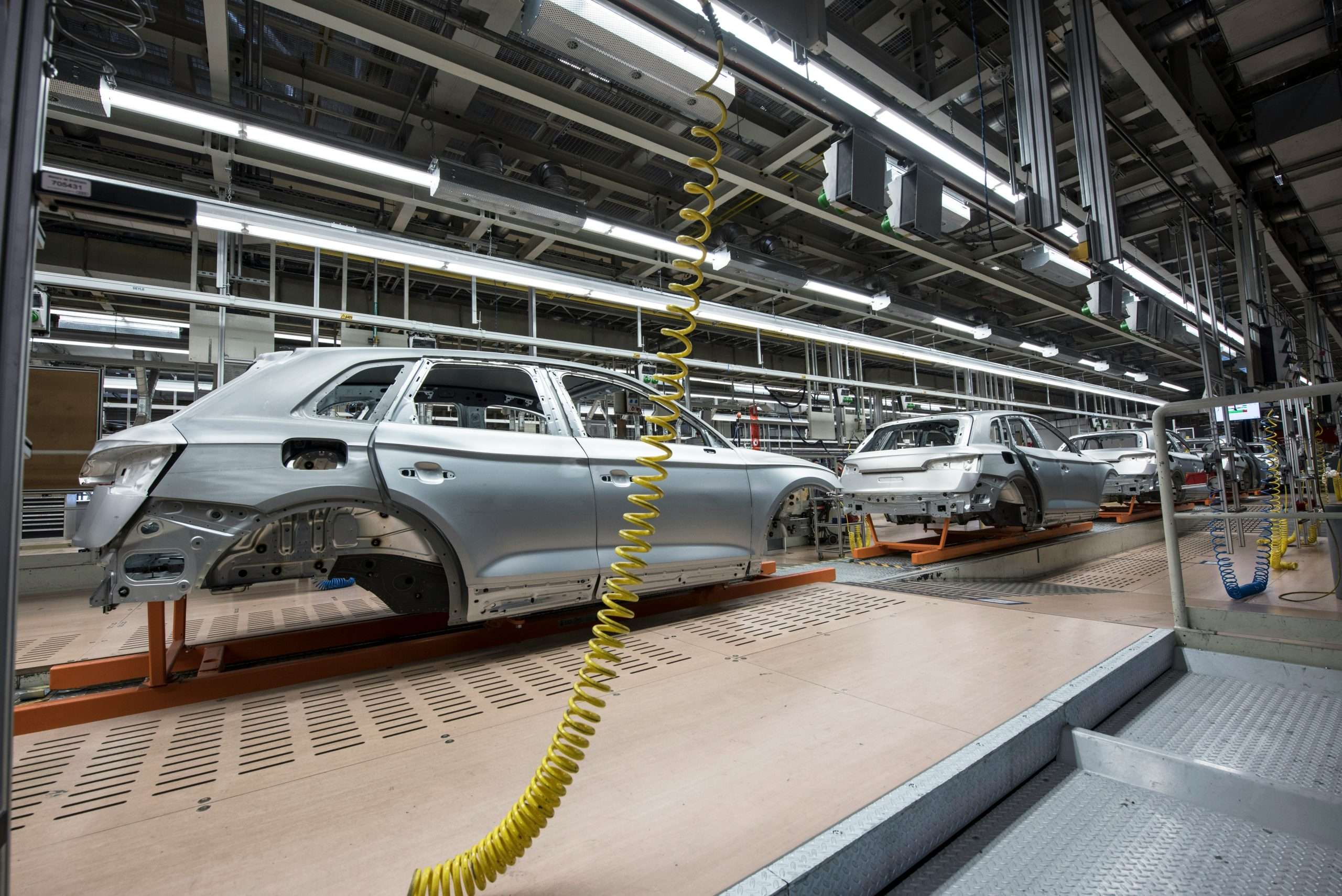 A view of a US factory producing cars.
